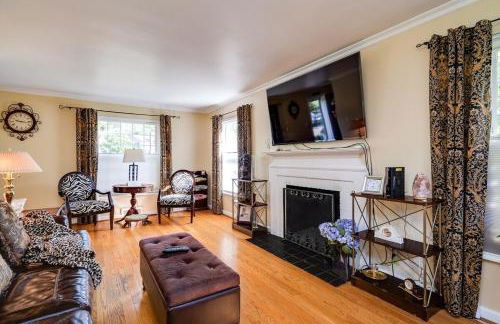 Antique Charm 3BR Gourmet Kitchen & Large Yard - Foto 1