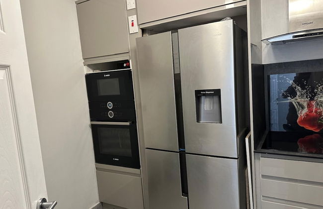 Stylish 1BR Apt w/ Fireplace & High-speed Wifi - Foto 14