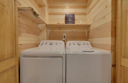 Large Deck and Resort Amenities Lake Ariel Retreat - Foto 27