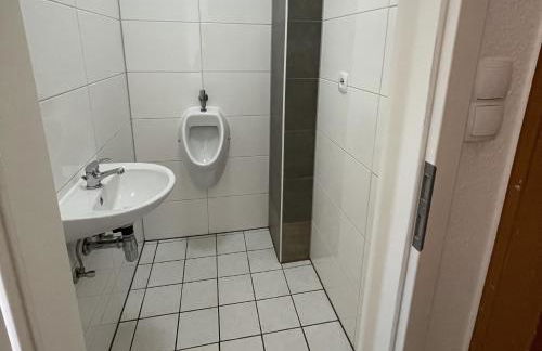 Fully equipped Apartment with Balcony in Duisburg - Photo 18