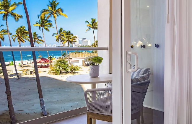 Stunning Beachfront Condo - Sea Views - Foto 49