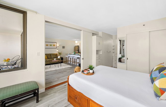 Mountain View Condo with King or Queen Bed and Parking - Photo 23