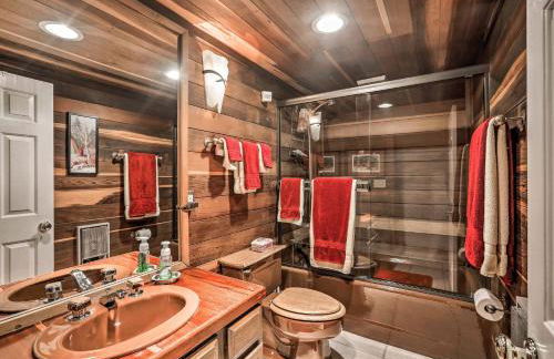 Lake Tahoe Family Home with Hot Tub and Game Room! - Foto 29