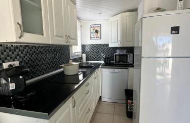 La Discrète toute équipée avec piscine - Foto 8