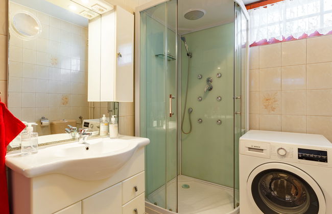 5 bedroom House in Siófok with private pool and garden - Photo 18