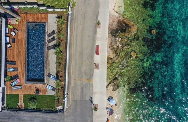 Beachfront Villa Baronessa with Pool - Photo 47