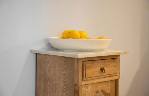 CLS Zentrale City-Wohnung in Hamburg mit E-Laden und Tiefgarage, Klimaanlage, gratis WLAN, Smart TV, großer Balkon, Nespresso Maschine inklusive Kapseln, Blick über Hamburg, Parkplatz, Cafe im Haus, Bushaltestelle direkt gegenüber, Flex Check In - Foto 10