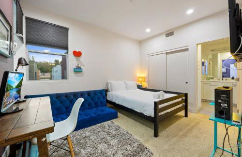 Chic Silver Lake Oasis with Breathtaking City Skyline Views, Private Rooftop & Garage - Foto 16