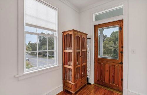 Gallery 1897 - Photo 30