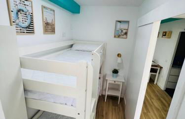 APARTAMENTO NUEVO CÉNTRICO en PRIMERA Línea de playa con vistas al Mar, Piscina, aire acondicionado y wifi - Foto 20