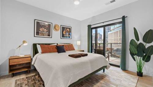 Skyline View, Pool, Gym, Balcony's, Walk to BWay! - Foto 3