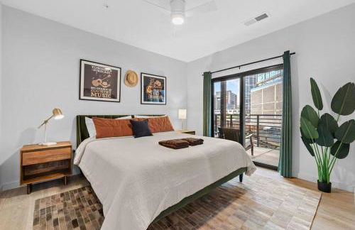 Skyline View, Pool, Gym, Balcony's, Walk to BWay! - Foto 3