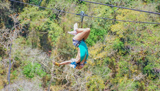 ¡Diviértete como nunca en las tirolinas!