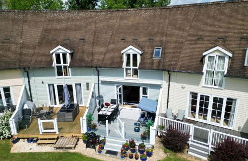 Luxury Kingfisher Lodge, Isis Lake, within the Cotswold Waterpark - Foto 1