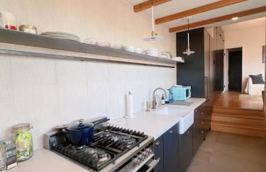Charming 2BR Cottage with Bay and City Views-Gated Luxury Private Place - Foto 10