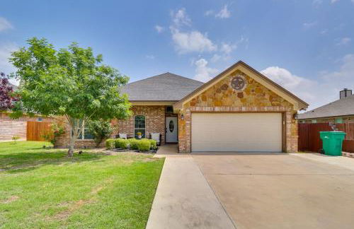 Unwind Fireside! Harker Family Retreat with Yard - Foto 36