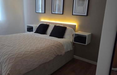 Wolverhampton Apartment with Free Parking 1 minute from the train station - Foto 8