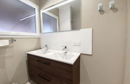 Grande villa entièrement rénovée avec piscine - Foto 26