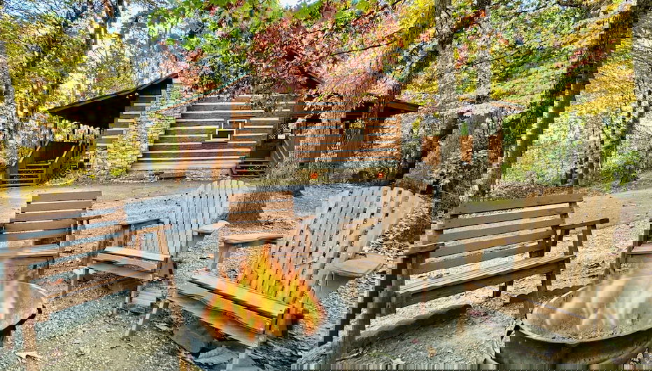 New Song Appalachian Chink Style Cabin features Foosball and Air Hockey Table by RedAwning - Foto 1, Imagen principal