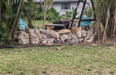 Lemon Bay Hideaway, Retro Beach Bungalow - Foto 3