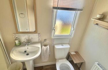 Two Bedroom Willerby Caravan Located in Uddingston, Glasgow at Maryville Caravan Site - Photo 15