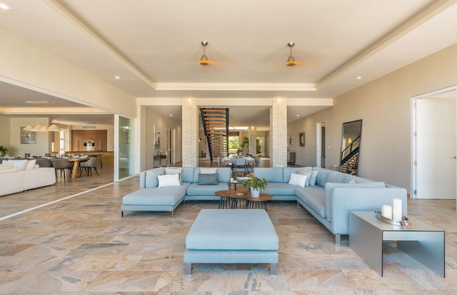 Spacious Villa w Pool Garden Views - Photo 6