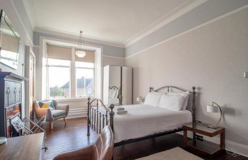 Beautiful, traditional 2 bed flat w free parking - Pass the Keys - Photo 7