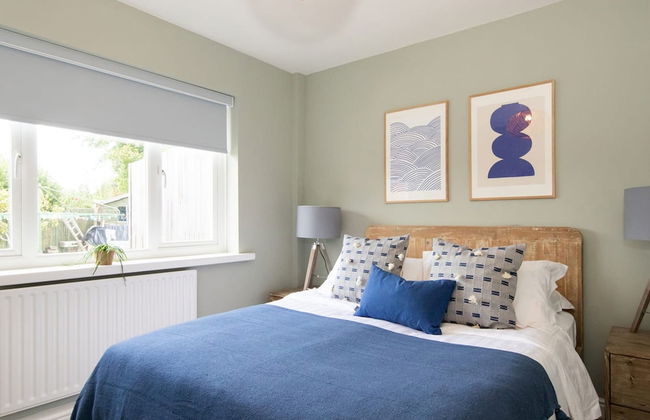 Bosham 3 BR Beach House With Garden Playhouse - Photo 18