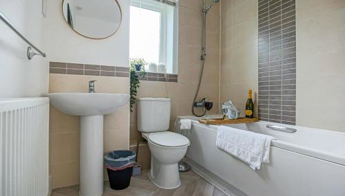 Stylish Apartment with Balcony, Free Parking, Fast Wifi and Smart TV with Sky and Netflix by Yoko Property - Foto 5