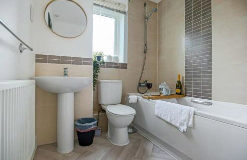 Stylish Apartment with Balcony, Free Parking, Fast Wifi and Smart TV with Sky and Netflix by Yoko Property - Foto 5