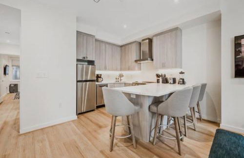 Sleeps 12 Downtown Entire home with rooftop - Foto 76