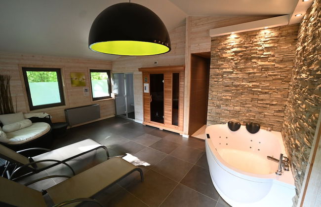 Lovely Holiday Home in Marche-en-Famenne with Hot Tub - Photo 18