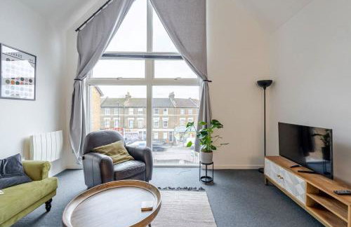 Loft and Light in London - Photo 4