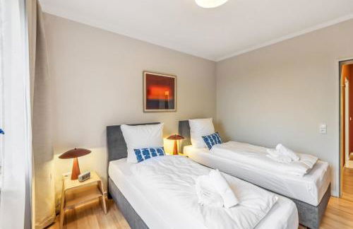 NASA Homes I Moderne Suite I Zentral I 3 Zimmer I 3 Balkone I neu renoviert I Smart TV I Hotelbetten - Foto 9