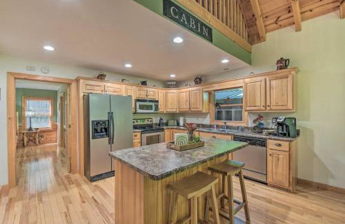Great for Families! Lavish Hiawassee Cabin - Foto 11
