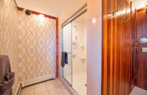 Surf Shack- North Muskegon Oasis - Foto 23