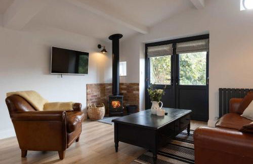 House & Annexe Sleeps 18 Heated Pool - Photo 58