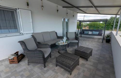 Kuća za odmor M&J s grijanim bazenom - Photo 21