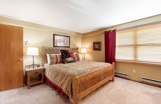 Torian Plum Condominiums - Foto 16