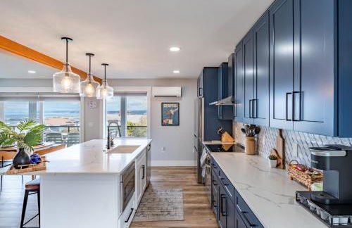 Spacious 3BR Home Sleeps 8 Private Backyard - Foto 16