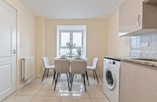 Spacious 4-Bed Home Near Cribbs & Bristol - Foto 8