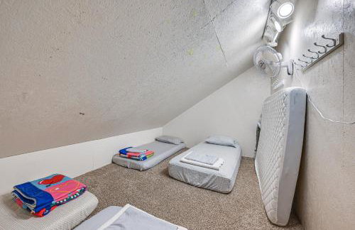 Kentucky Group Getaway with Dock and Lake Access - Foto 23