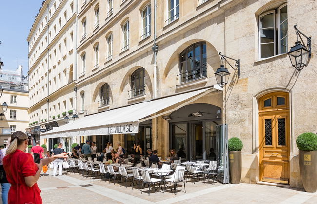 Luxury 2 Bedroom Duplex - Beautiful Monument View - Photo 33