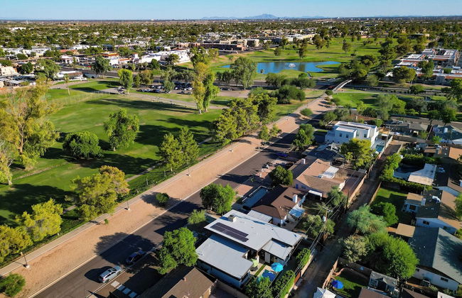 Sundrenched by Avantstay Pool, Mins to Old Town - Foto 47