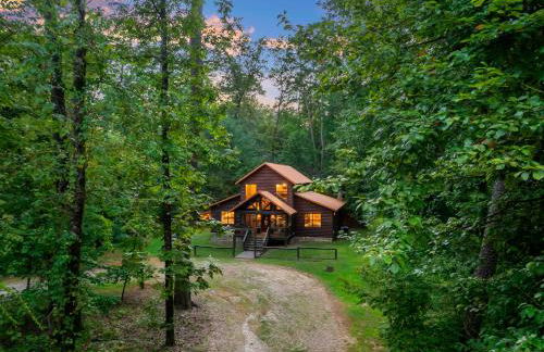 Rustic Family Getaway - Pool Table, Hot Tub, Pets, Great Location - Photo 50