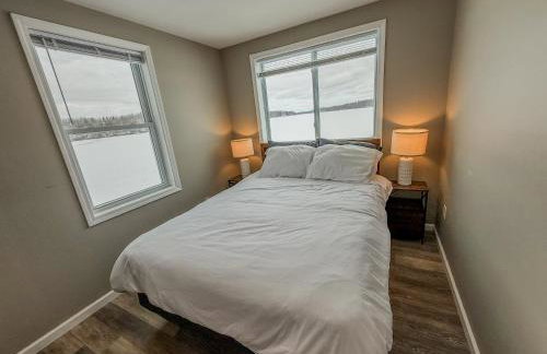 Lakeside Lodge- Newly Renovated Cabin on Black Lake - Foto 16