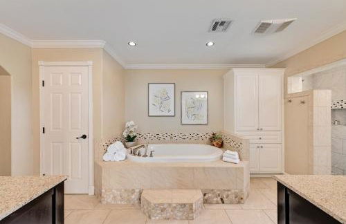 Luxurious Retreat on Lake LBJ Pool, Hot Tub, Dock - Foto 16