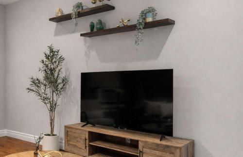 Modern Manhattan Haven Near Everything - Photo 4