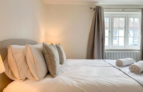 Modern Canterbury 3 Bedroom Townhouse - Pets Welcome & Free Parking - Foto 25