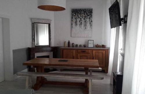 LES HORTENSIAS Spacieuse Maison en ardoise du pays FIBRE - Foto 19